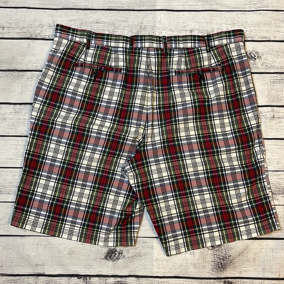 Tommy Hilfiger Classic Chino Shorts Men Size 42 Flat Front Plaid Red Green Blue - Picture 6 of 10